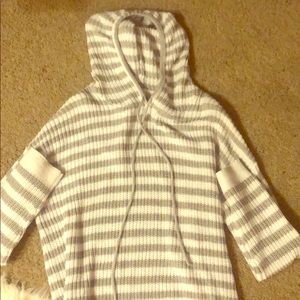 grey and white hoodie! 💍